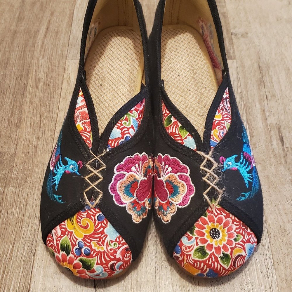 Embroidered Ballet Flats (size 9)